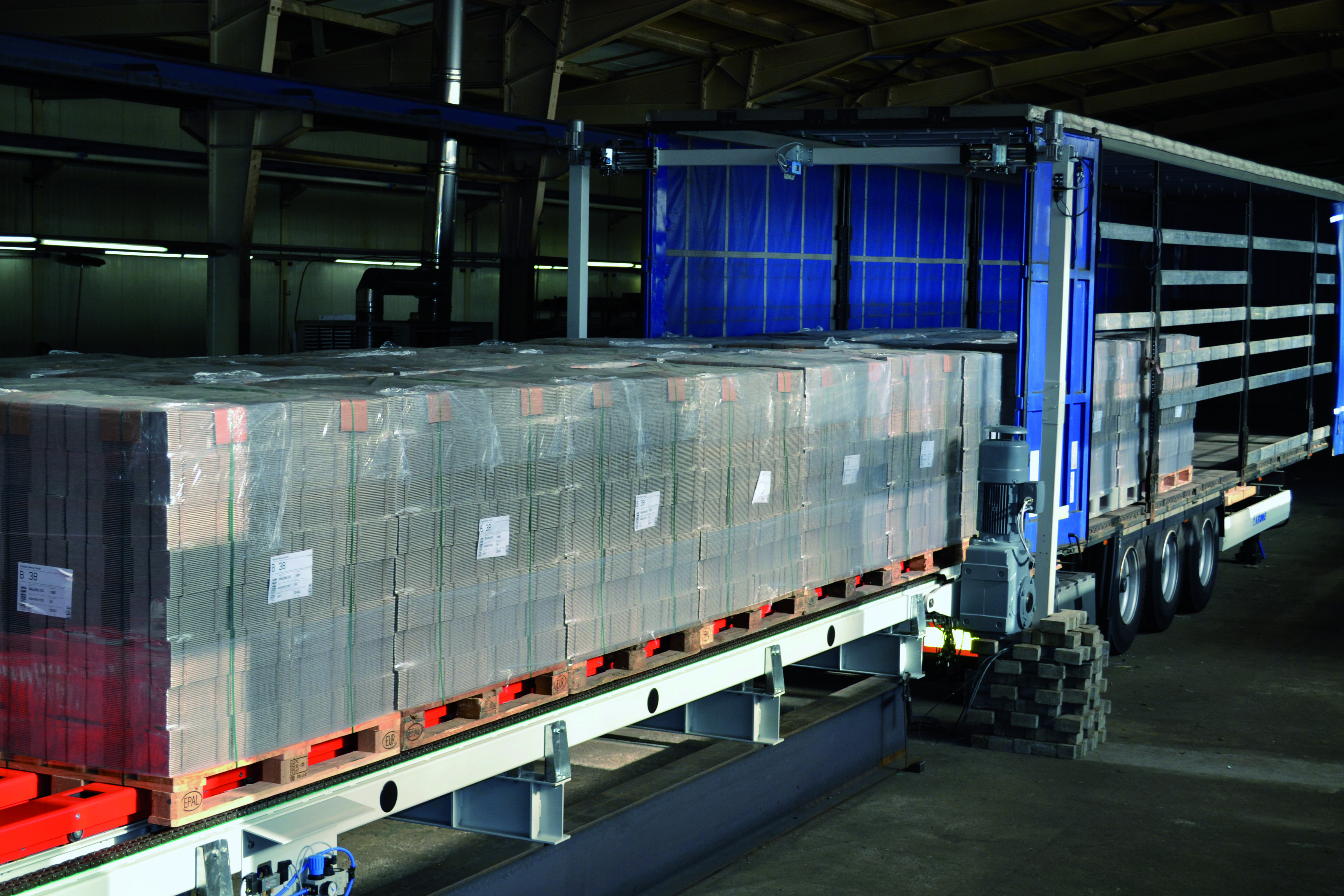 Load unload. Easyloader. Truck unloading. Loading and unloading clamping System. Barrier Truck unloading.